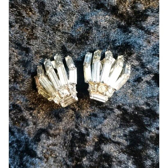 Vintage Crystal Rhinestones Faceted Baguette Sparkling Huggie Clip On Earrings - Picture 1 of 13